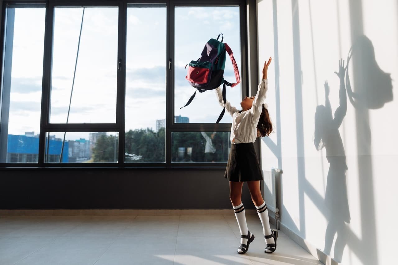 bulk kids backpacks - feature image